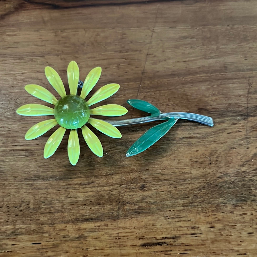 Vintage daisy brooch